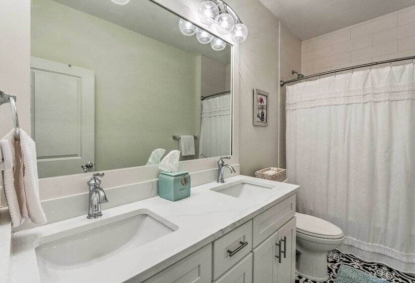 Exquisite Sugar Magnolia Abode Near Beach!