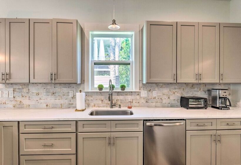 Exquisite Sugar Magnolia Abode Near Beach!