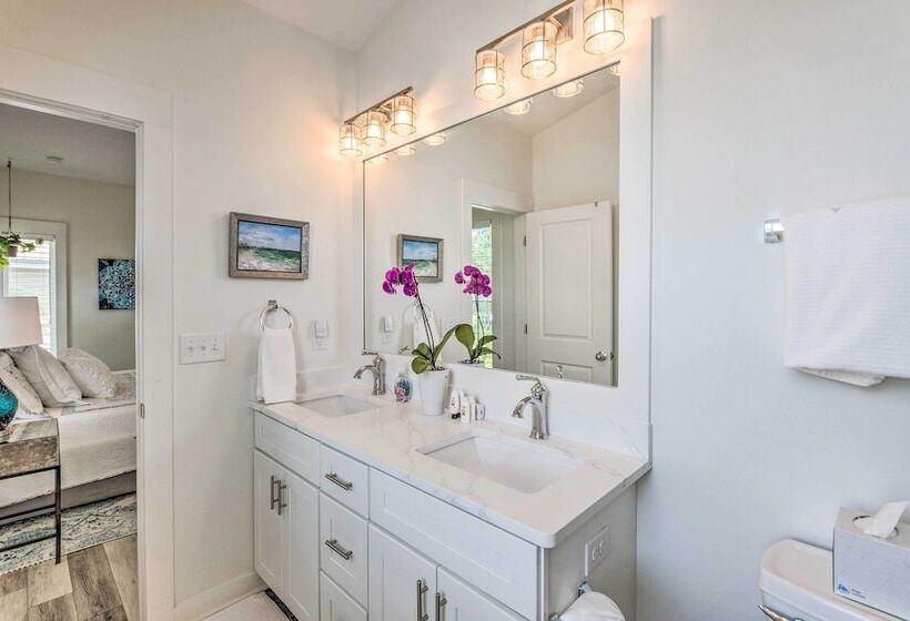 Exquisite Sugar Magnolia Abode Near Beach!