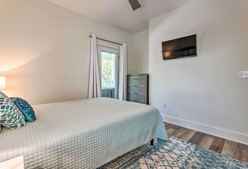 Exquisite Sugar Magnolia Abode Near Beach!