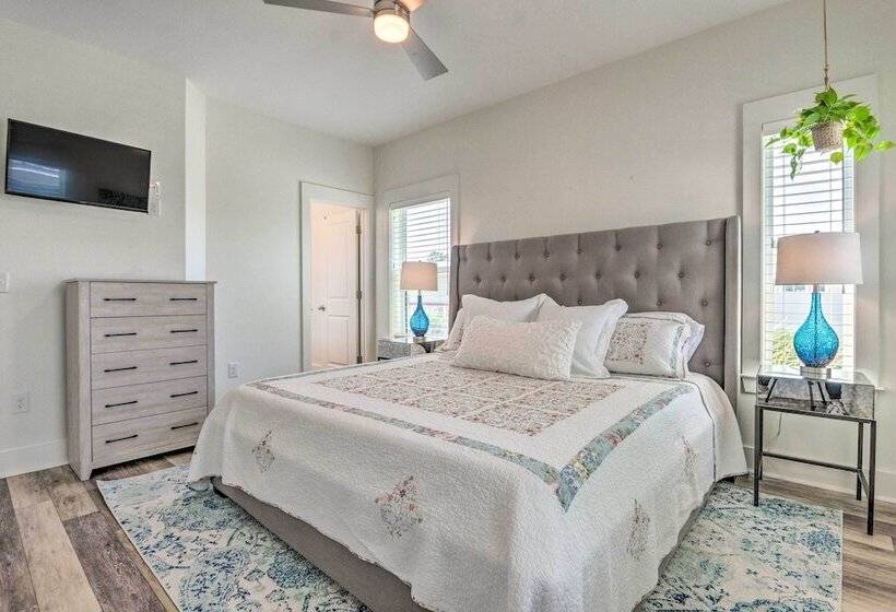 Exquisite Sugar Magnolia Abode Near Beach!