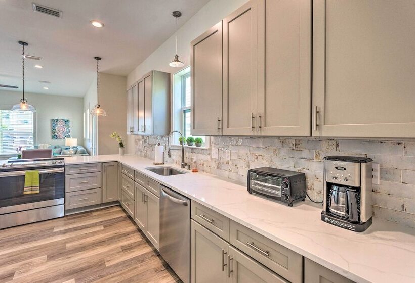 Exquisite Sugar Magnolia Abode Near Beach!