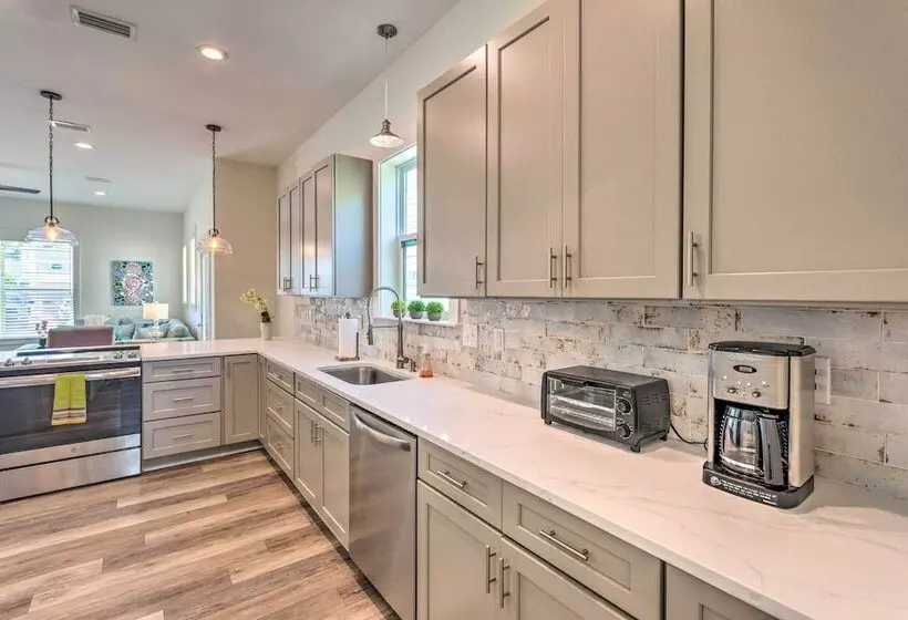 Exquisite  Sugar Magnolia  Abode Near Beach!