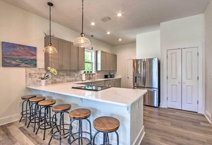 Exquisite Sugar Magnolia Abode Near Beach!