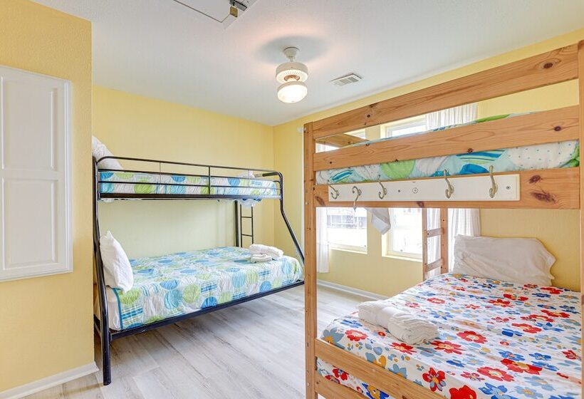 Steps To Beach: Galveston Vacation Rental!