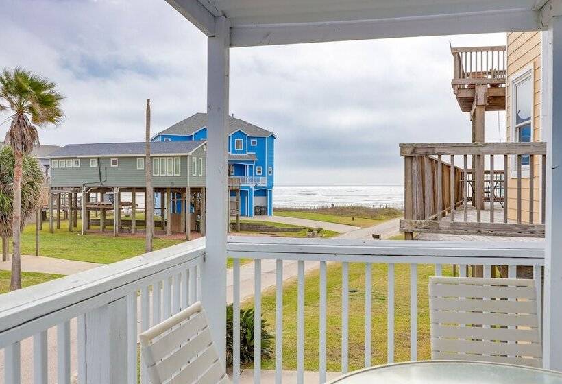 Steps To Beach: Galveston Vacation Rental!