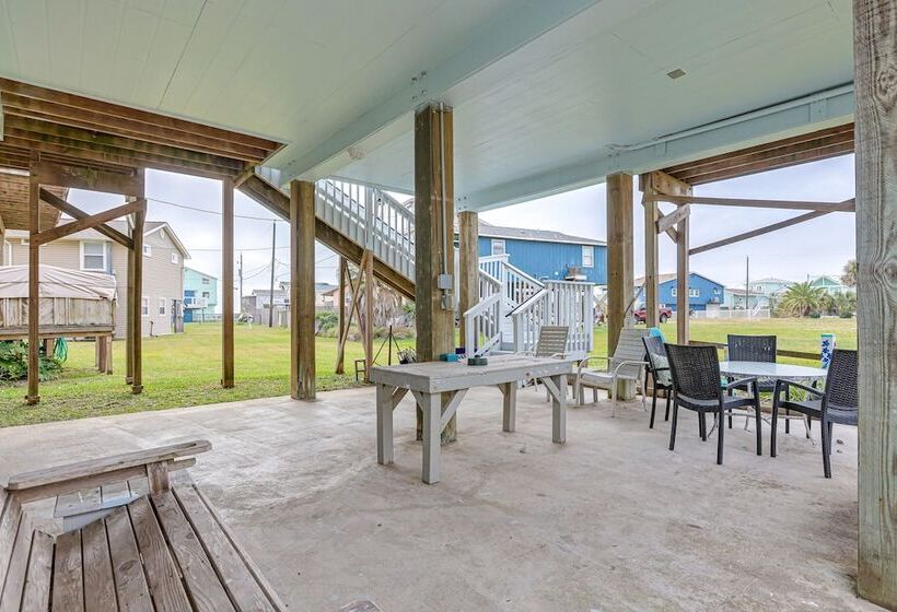 Steps To Beach: Galveston Vacation Rental!