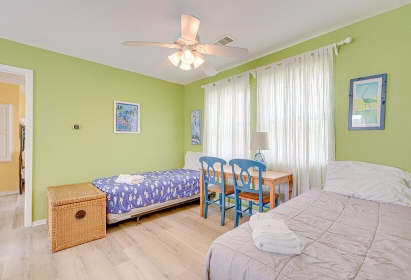 Steps To Beach: Galveston Vacation Rental!