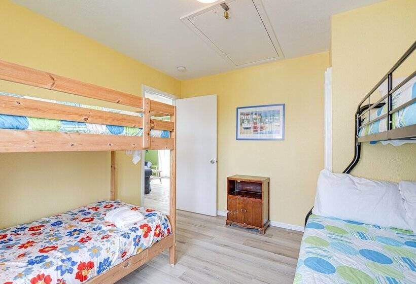 Steps To Beach: Galveston Vacation Rental!