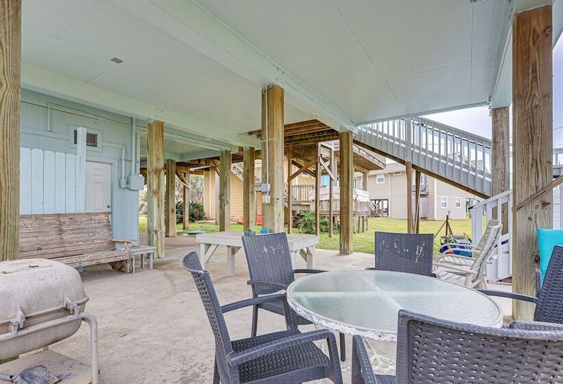 Steps To Beach: Galveston Vacation Rental!