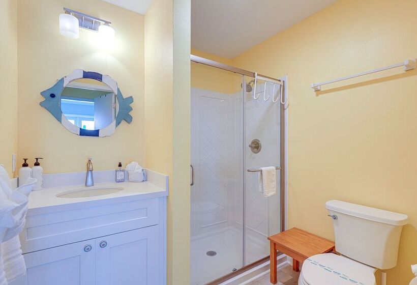 Steps To Beach: Galveston Vacation Rental!