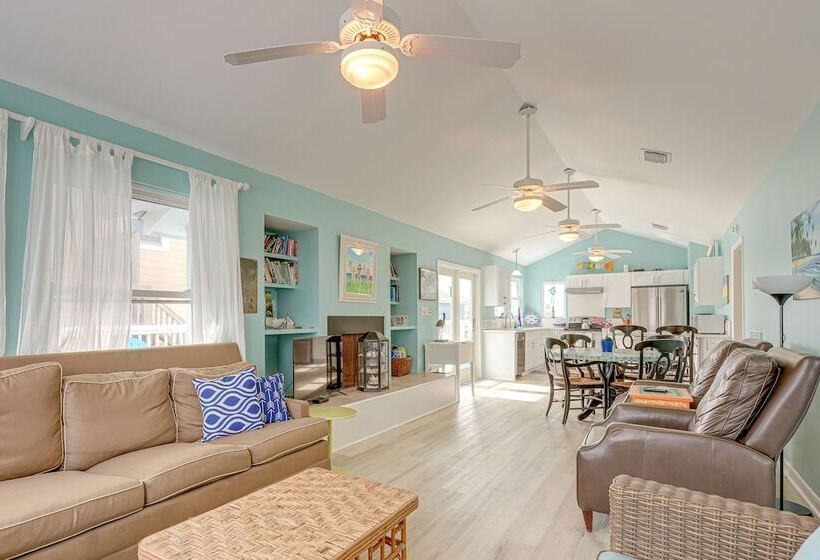 Steps To Beach: Galveston Vacation Rental!