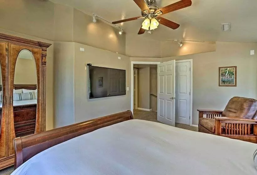 Hot Tub & Mtn Views: Peaceful Big Bear Home!