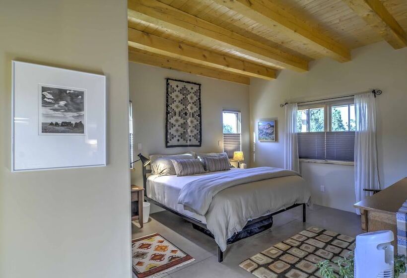Hidden Santa Fe Gem Nestled In Tesuque Hills!