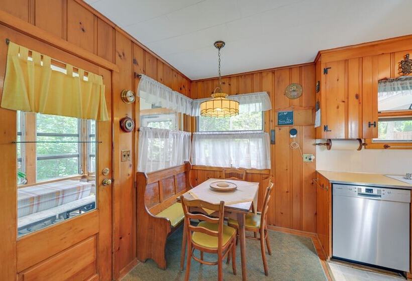 Walk To Beach: Long Island Wine Country Home!