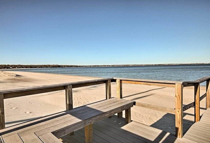 Walk To Beach: Long Island Wine Country Home!