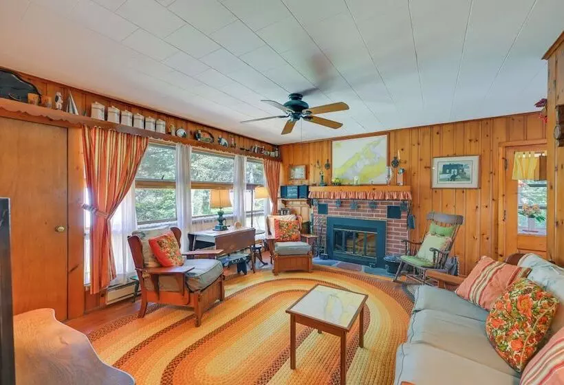 Walk To Beach: Long Island Wine Country Home!