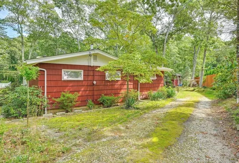 Walk To Beach: Long Island Wine Country Home!