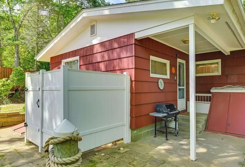 Walk To Beach: Long Island Wine Country Home!