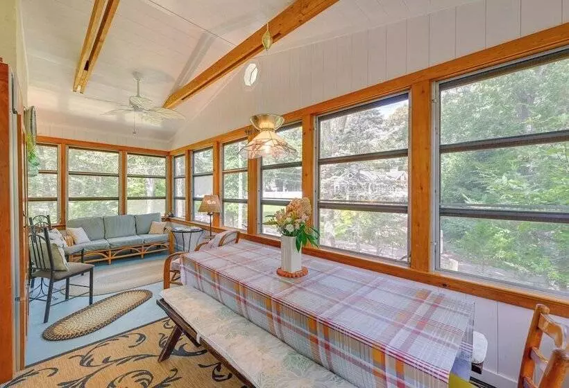 Walk To Beach: Long Island Wine Country Home!