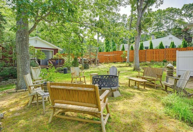 Walk To Beach: Long Island Wine Country Home!