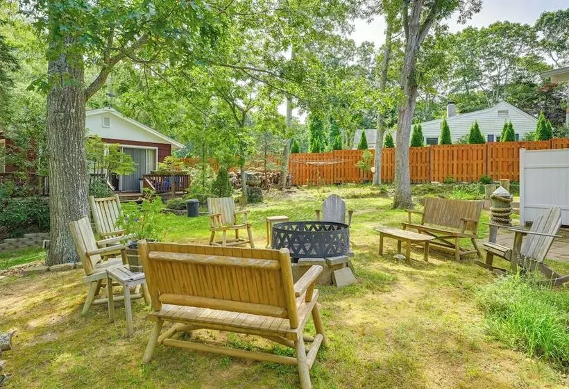 Walk To Beach: Long Island Wine Country Home!