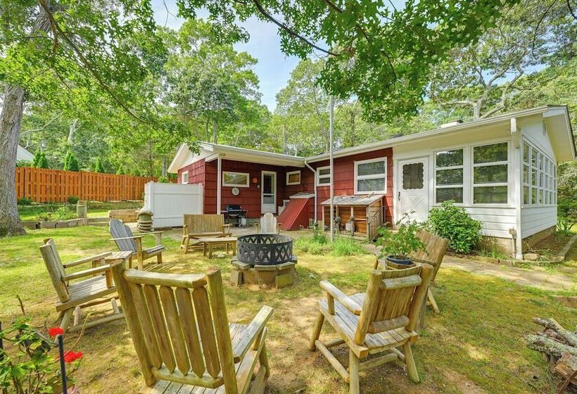 Walk To Beach: Long Island Wine Country Home!