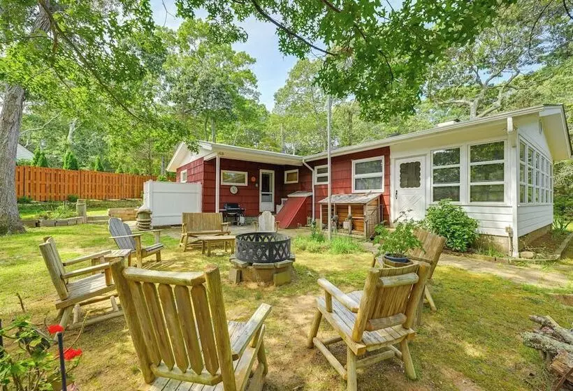Walk To Beach: Long Island Wine Country Home!