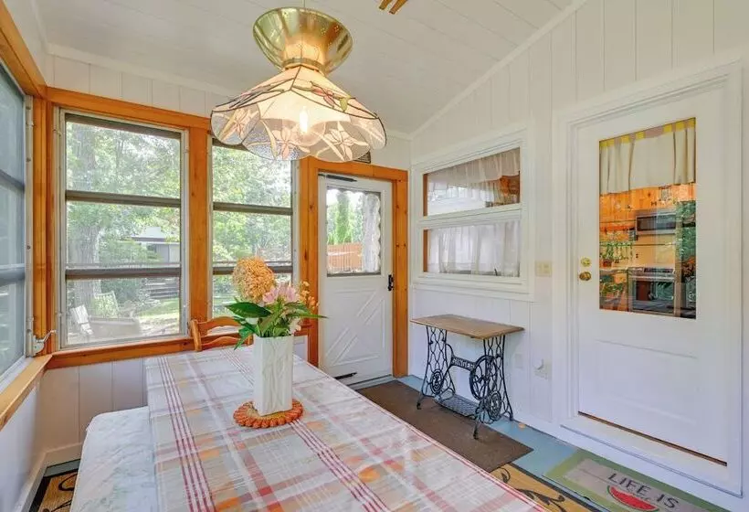 Walk To Beach: Long Island Wine Country Home!