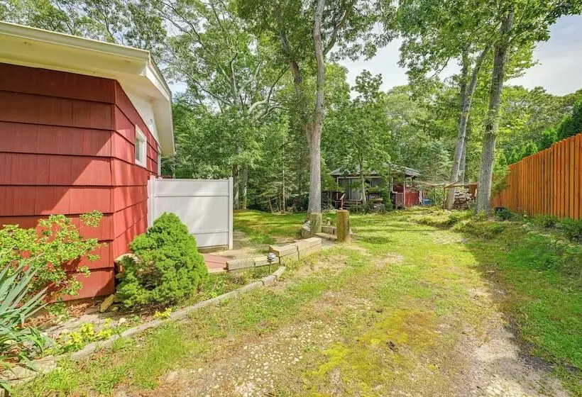 Walk To Beach: Long Island Wine Country Home!