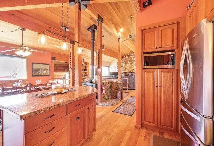 Lake Tahoe Home W/ Hot Tub: 10 Mi To Palisades Ski