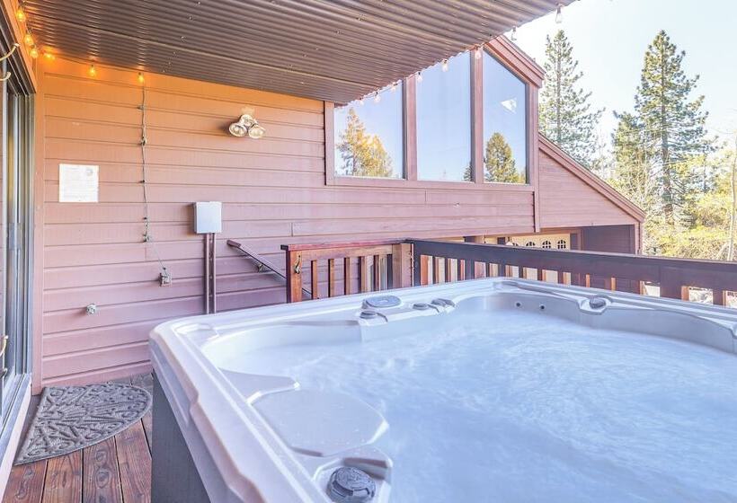 Lake Tahoe Home W/ Hot Tub: 10 Mi To Palisades Ski
