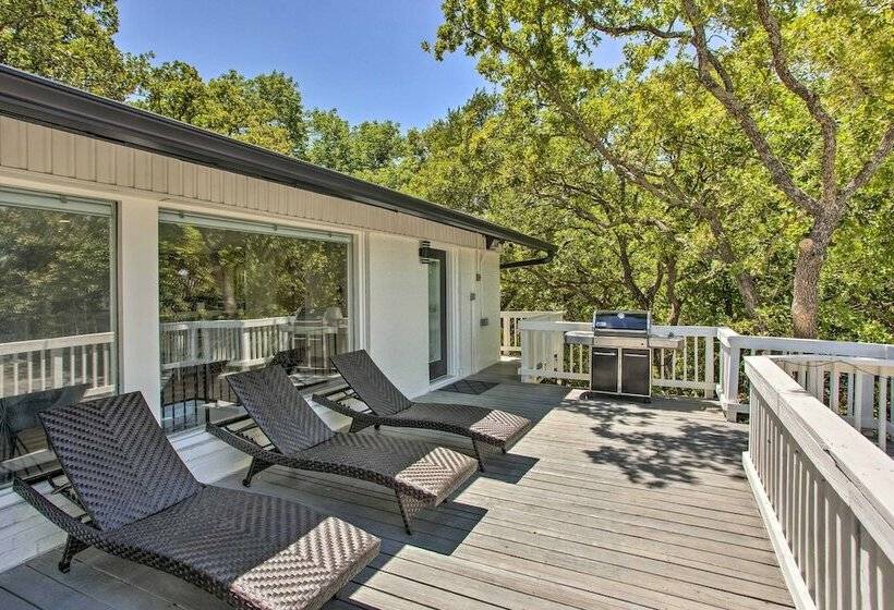 Lake Texoma Escape W/ Private Balcony & Grill