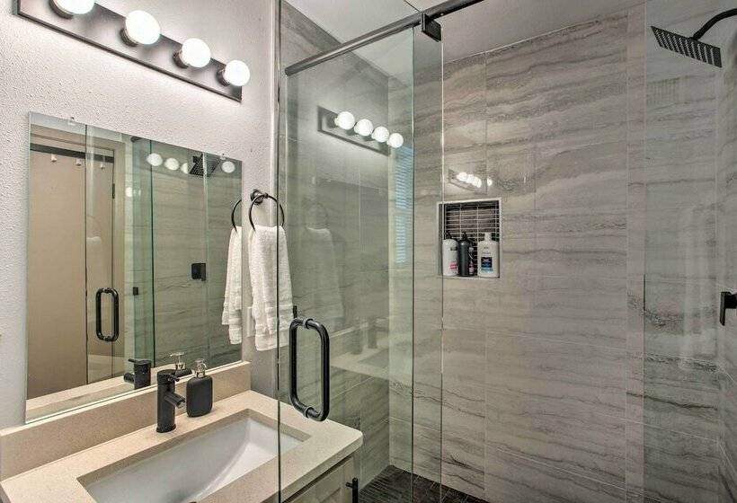 Lake Texoma Escape W/ Private Balcony & Grill