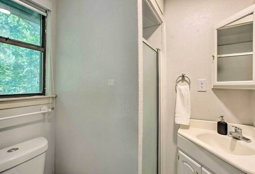 Lake Texoma Escape W/ Private Balcony & Grill