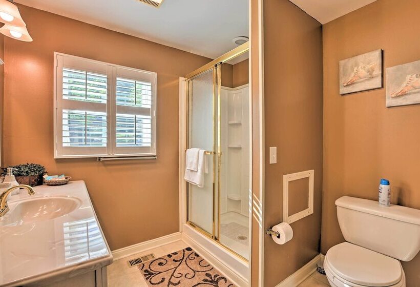 Lakefront Abode W/ Dock ~ 15 Mi To Talladega!