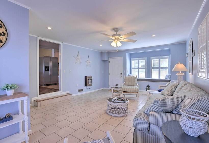 Lakefront Abode W/ Dock ~ 15 Mi To Talladega!