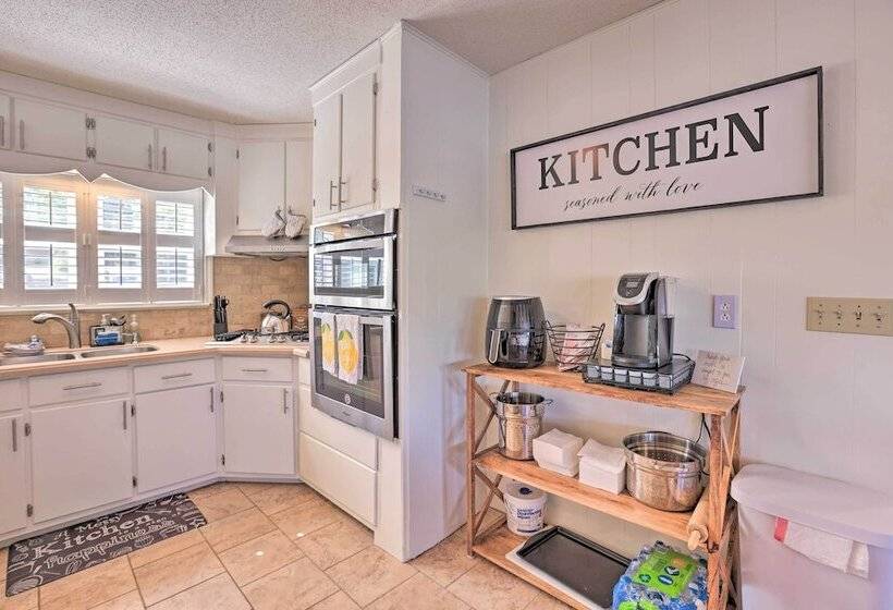 Lakefront Abode W/ Dock ~ 15 Mi To Talladega!