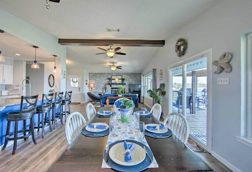 Gun Barrel City Home W/ Hot Tub!