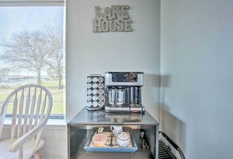 Gun Barrel City Home W/ Hot Tub!