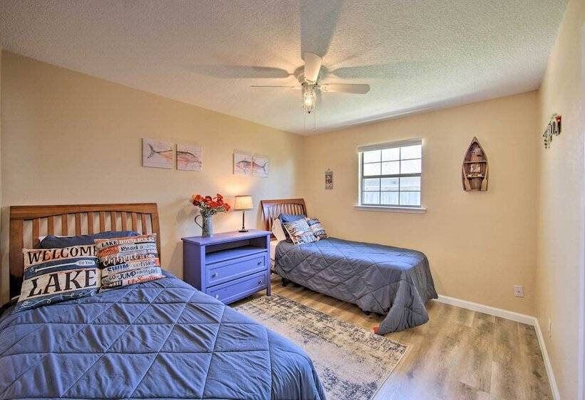 Gun Barrel City Home W/ Hot Tub!