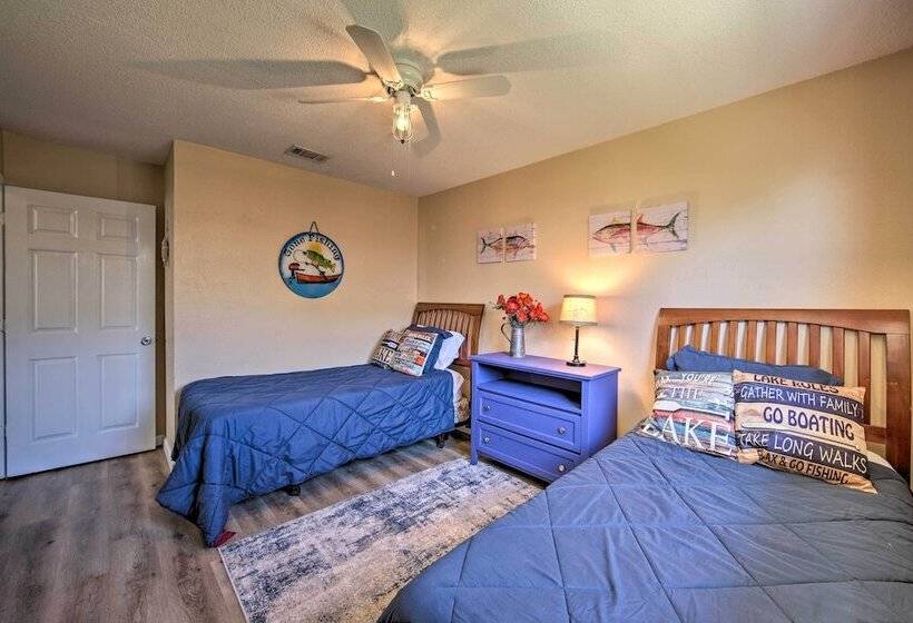 Gun Barrel City Home W/ Hot Tub!