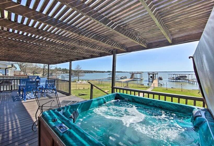 Gun Barrel City Home W/ Hot Tub!