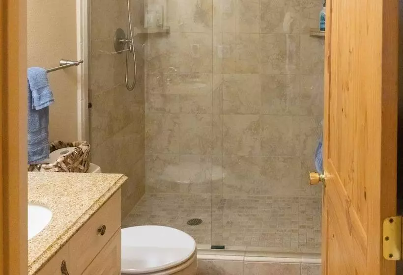 Lazy Bear Lodge  In Florissant W/ Mountain Views!