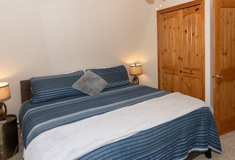 Lazy Bear Lodge  In Florissant W/ Mountain Views!