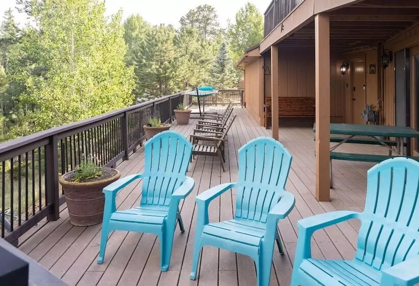 Lazy Bear Lodge  In Florissant W/ Mountain Views!