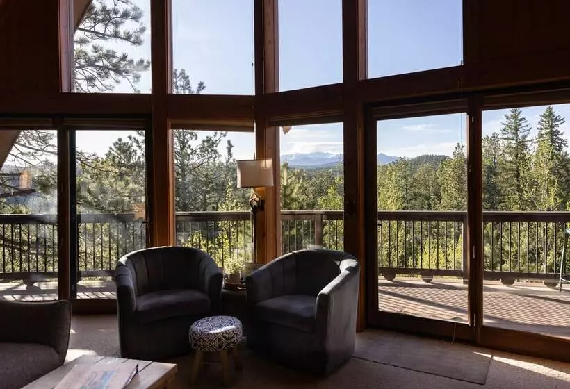 Lazy Bear Lodge  In Florissant W/ Mountain Views!