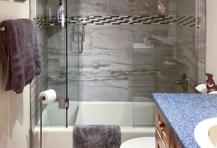 Lazy Bear Lodge  In Florissant W/ Mountain Views!