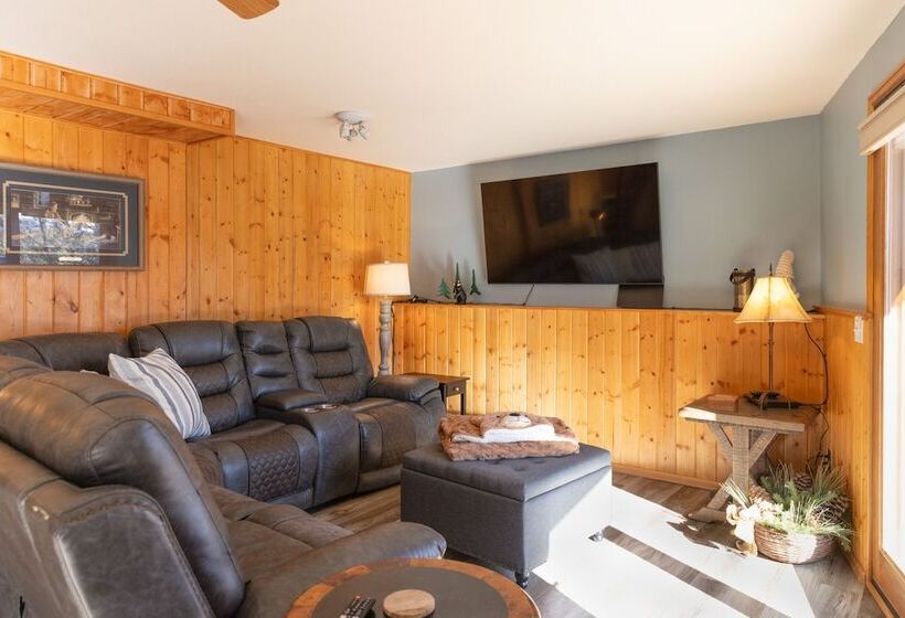 Lazy Bear Lodge  In Florissant W/ Mountain Views!