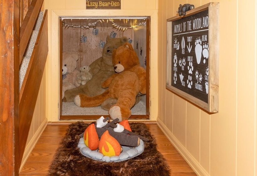 Lazy Bear Lodge  In Florissant W/ Mountain Views!